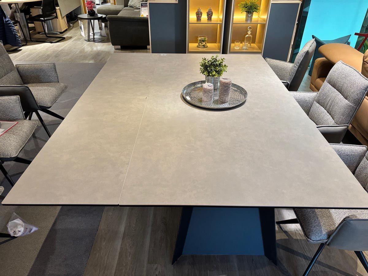 Auszugstisch "Molinara" Keramik/Sicherheitsglas schwarz lackiert hellgrau.