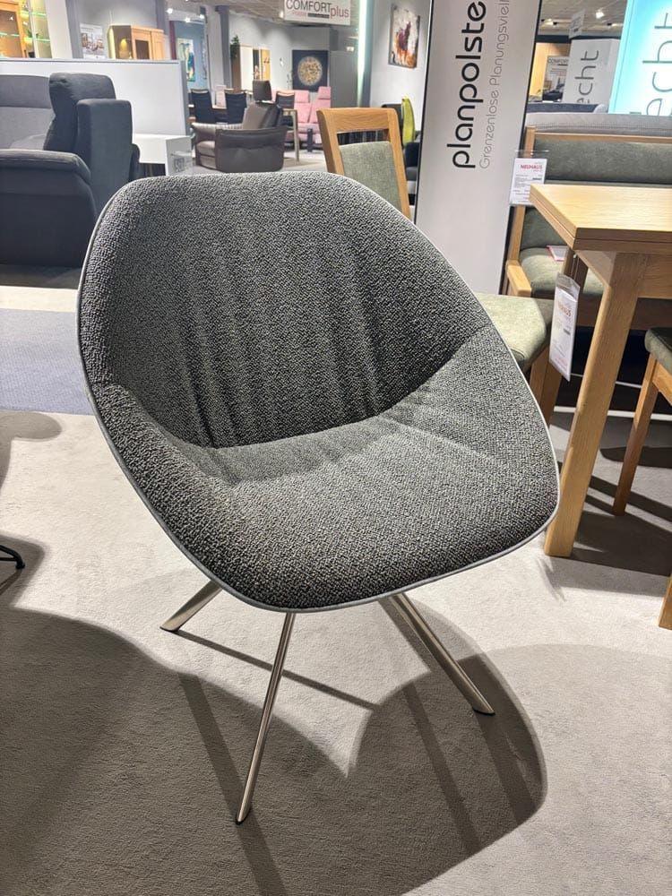 Stuhlgruppe "Liv" Drehschwingfunktion.