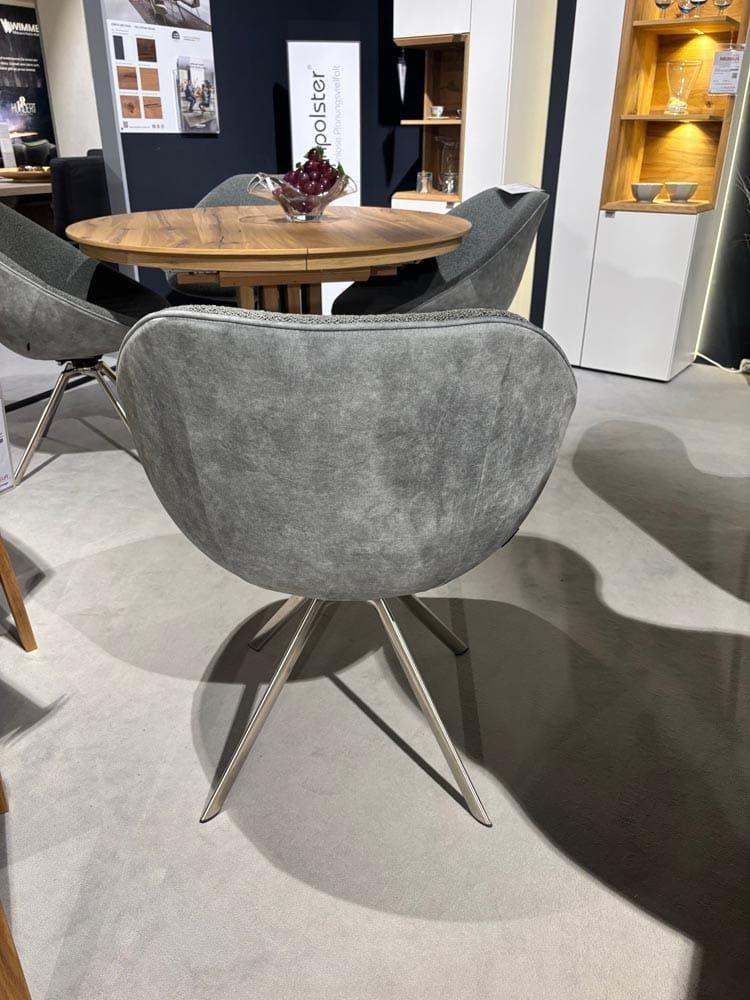 Stuhlgruppe "Liv" Drehschwingfunktion.