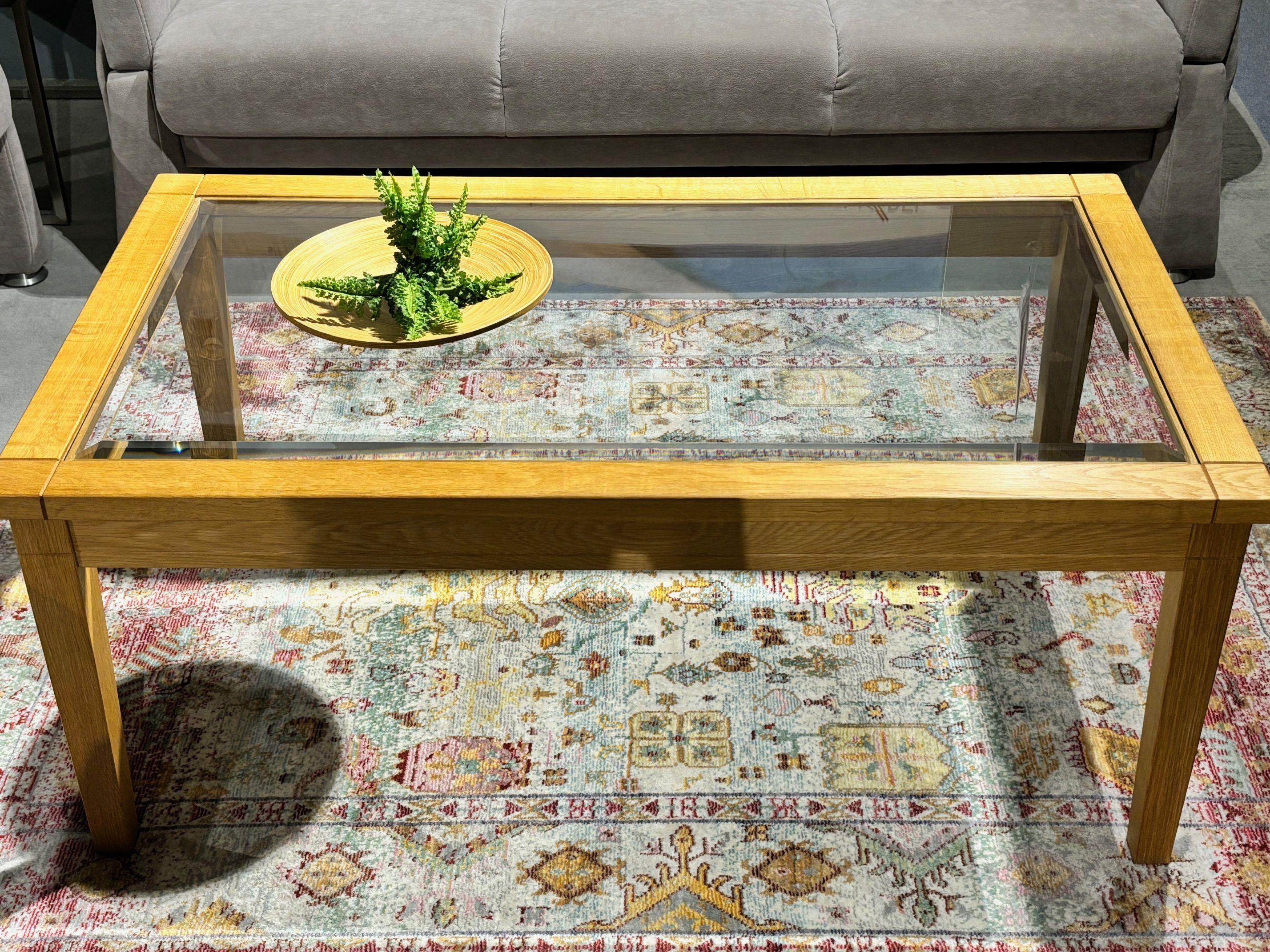 Couchtisch "Lux Medico 5200" mit Glasplatte.