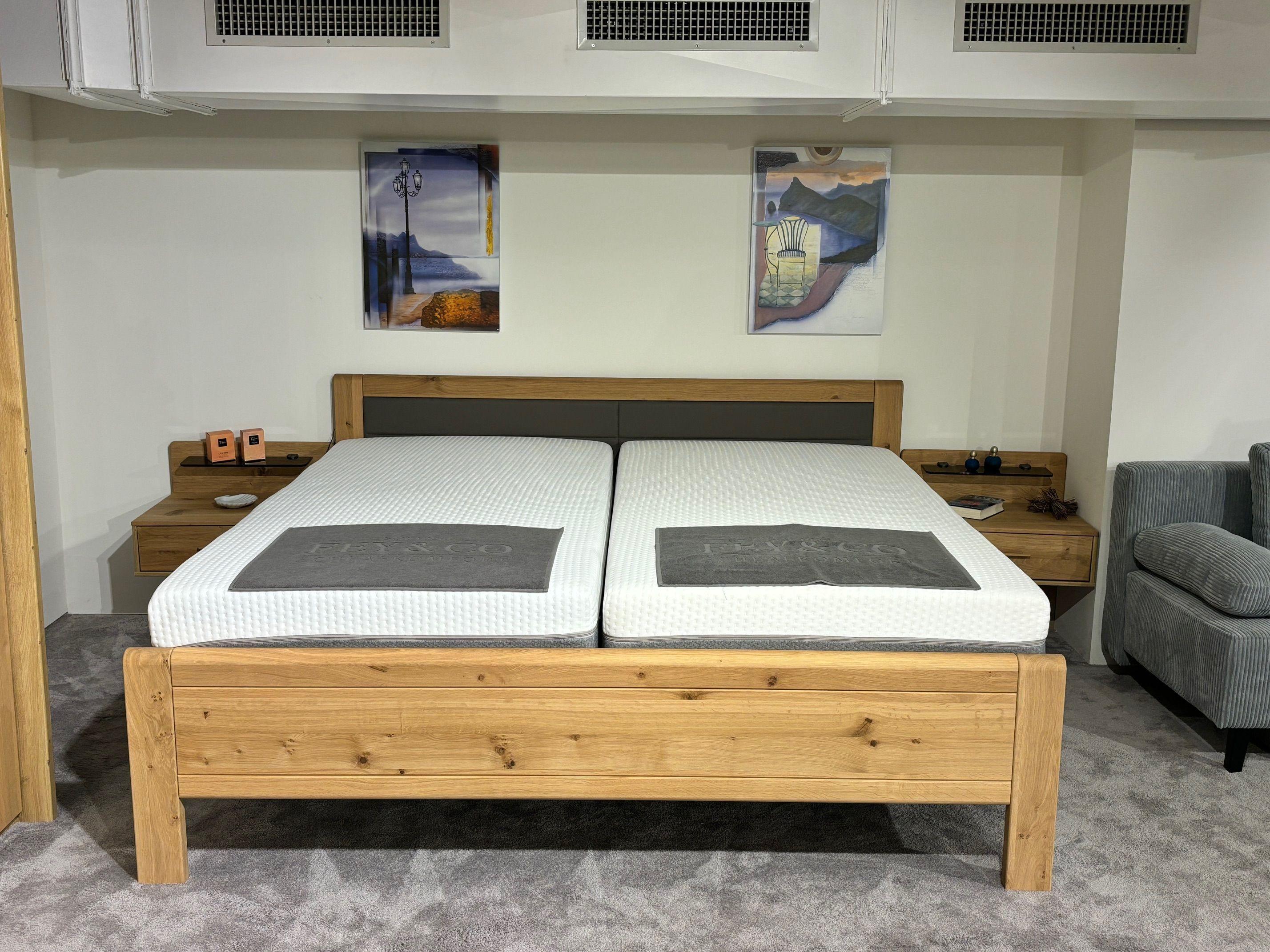 Schlafzimmer "Cesena" Bianco Eiche teilmassiv.