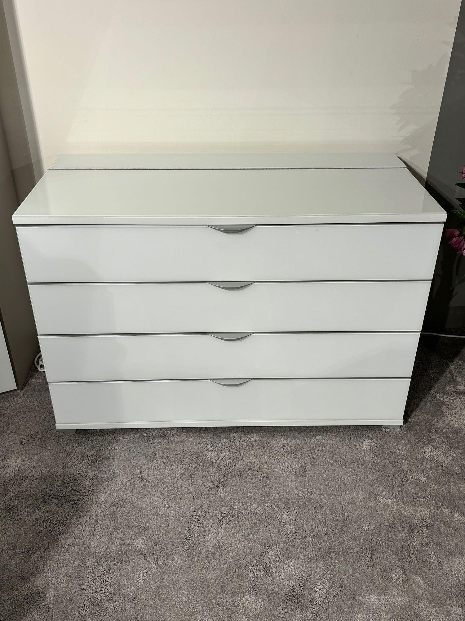 Fernseh-Kommode 4 Schubkästen mit Vollauszug Griff alufarbig