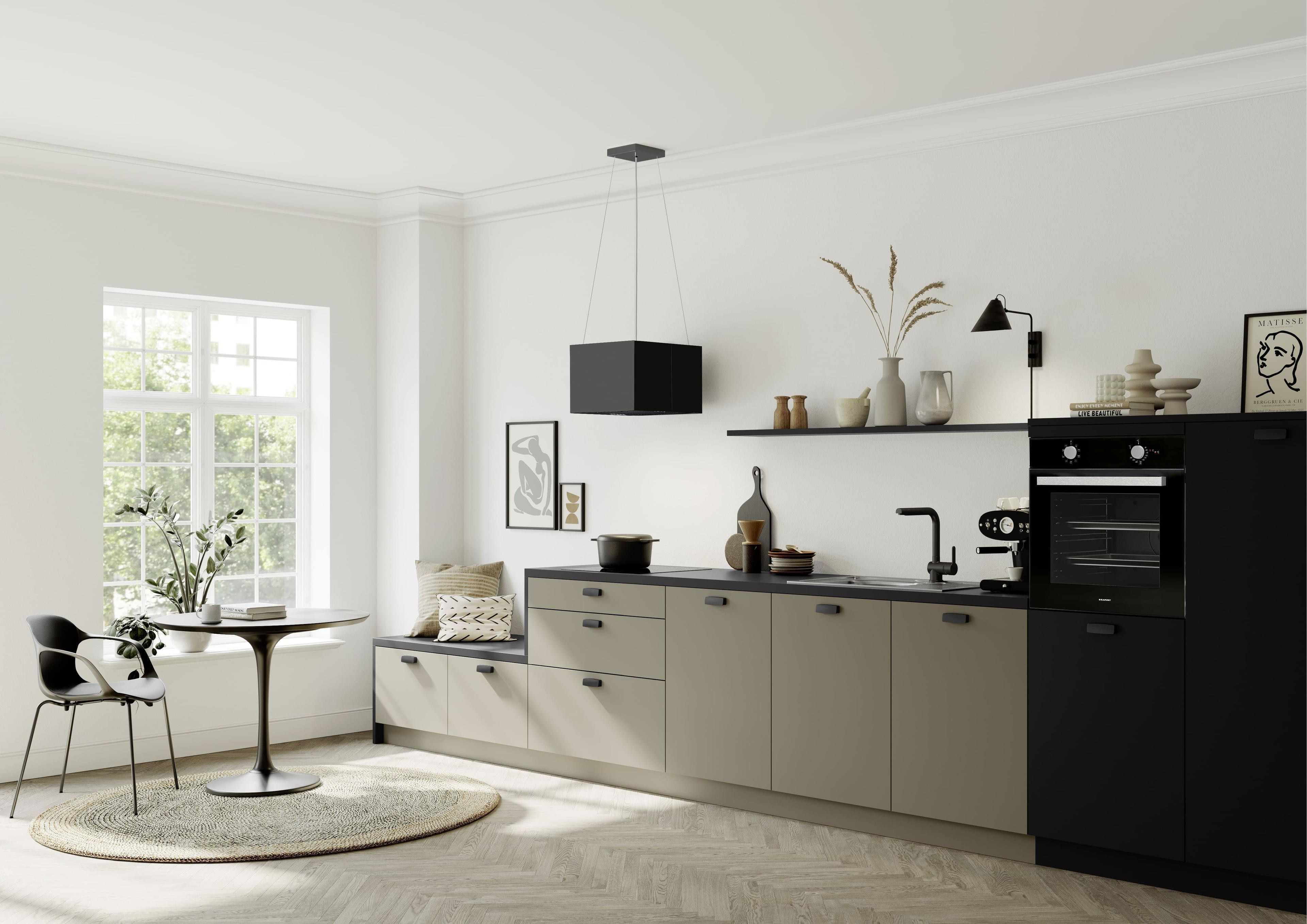 Elegante Küchenzeile in Umbra-Natur und Schwarz mit Sitzbank und Designakzenten von Häcker.